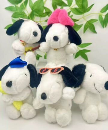 Peanuts Persona Snoopy Plush Keychain
